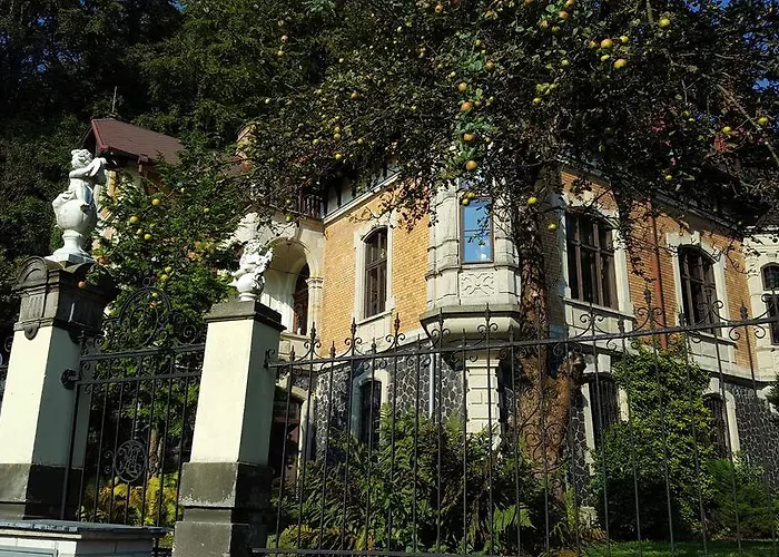 Pensionat Romantic Chateau 3*