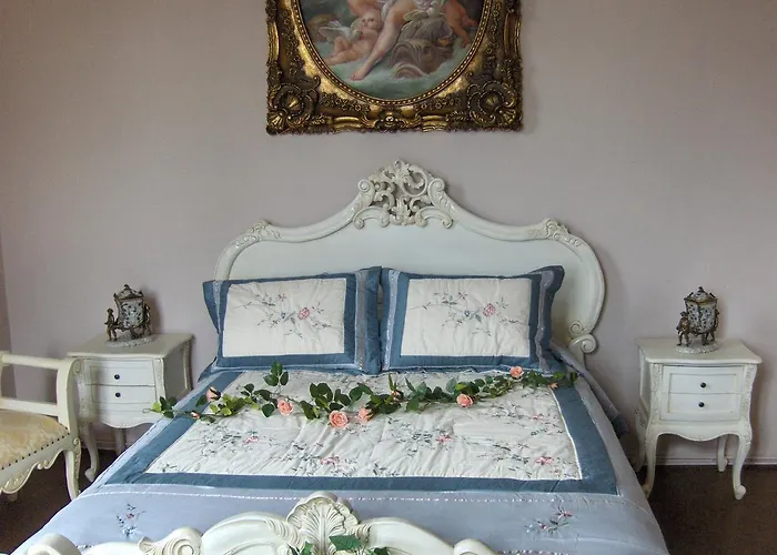 Pensionat Romantic Chateau 3*